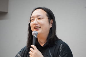 台湾の若きデジタル担当相(38)が講演「なぜ台湾が新しい技術を取り入れられたか」──デブコン5