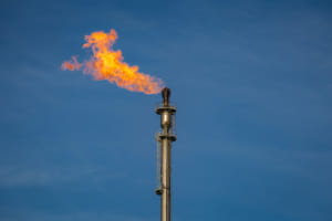 油田でビットコインマイニング、廃棄ガスを活用──原油価格急落がリスクに