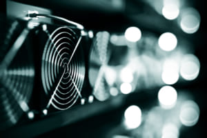 ビットコインマイナー、半減期前に収益狙う──中国の雨季も好材料か