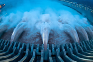 ビットコインマイニングの難易度が6％低下──雨季を待つ中国のマイナー
