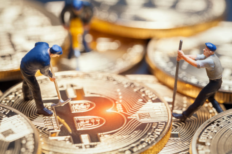 マイナーのビットコイン売却、一転して急増──弱気のサインか