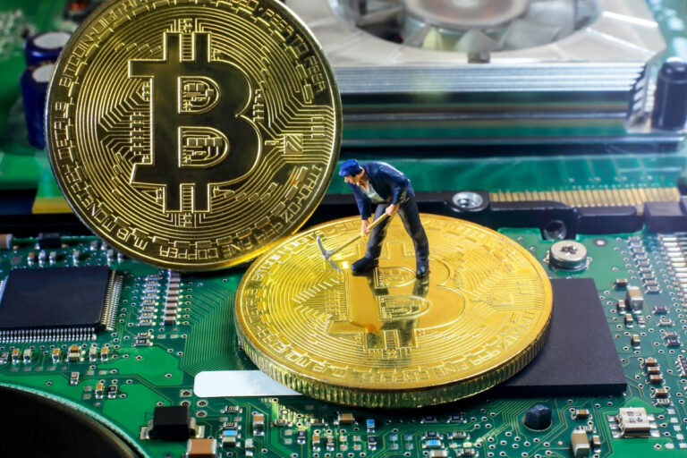 マイナーのビットコイン保有高、2年ぶりの高水準に