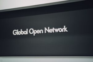 三菱UFJの高速少額決済、8月に飲料自販機でスタート──米アカマイとのJV事業