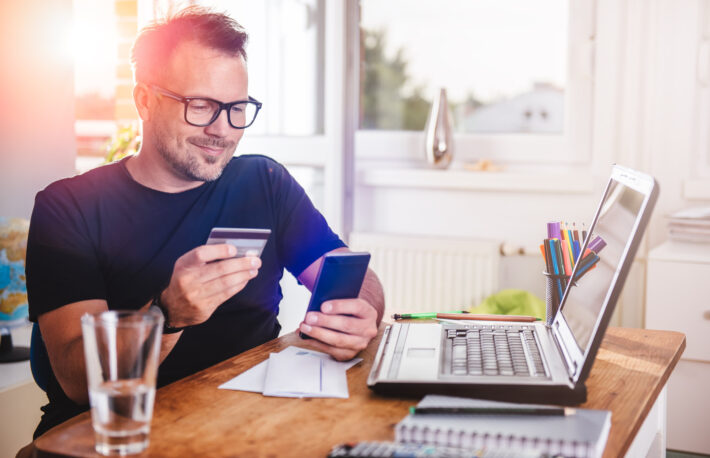 コロナ禍でクレカ発行増加?改正割賦販売法ほか──2020年のクレジットカードニュース