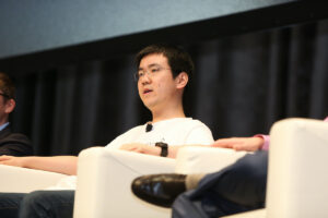 ビットメインの社内闘争が終結か、共同創業者の1人がCEOを辞任