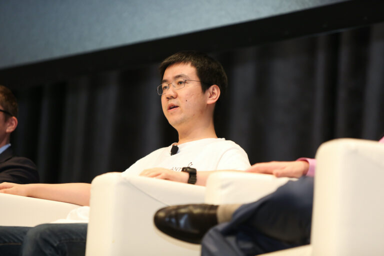 ビットメインの社内闘争が終結か、共同創業者の1人がCEOを辞任
