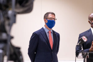 テスラのビットコイン購入、「少々怖くなるニュースだ」：元米通貨監督庁高官