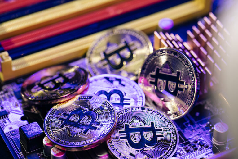 長期保有者、ビットコイン供給量の15％を蓄積──価格上昇を後押し