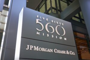 JPモルガン、株取引決済にAIチャットボット──日本企業向けにスタート