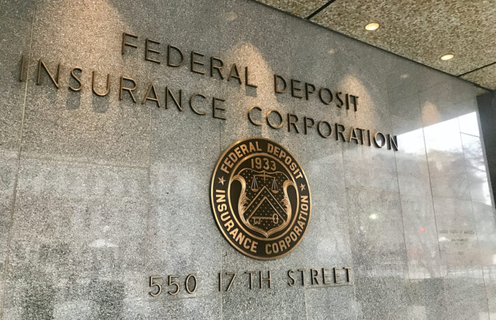 米規制当局、銀行が暗号資産を保有する方法を検討:報道