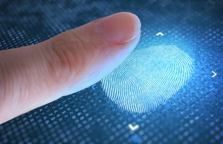 指紋認証の危険な落とし穴：クラーケン・ラボが検証