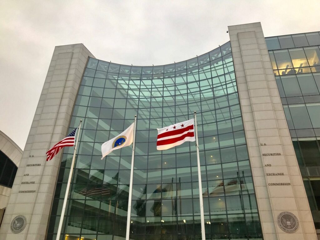 SEC、ビットコイン関連ETFの判断を再度延期──アーク21シェーズとテウクリウムの申請
