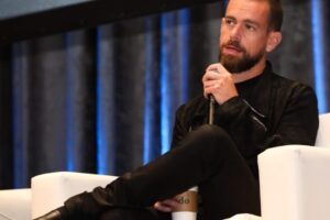 ドーシー氏、ビットコインの優位性を改めて主張──ツイッターCEO退任後、初めて登壇