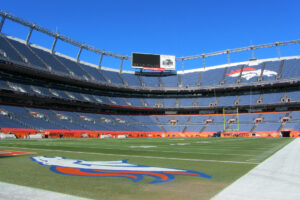 NFLデンバー・ブロンコス買収狙う──暗号資産ファンがDAO設立へ