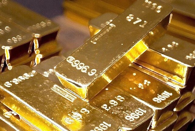 ビットコインが横ばいのなか、ゴールドは史上最高値に迫る