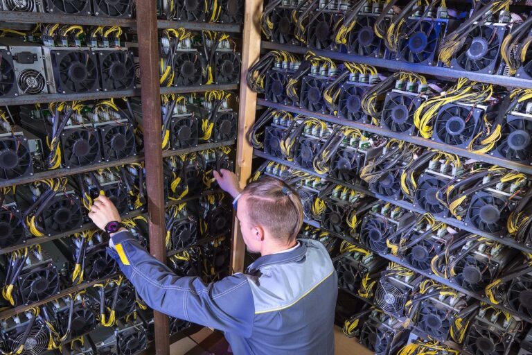 インテルの新チップでマイニング能力を倍増、カナダのハイブ・ブロックチェーン