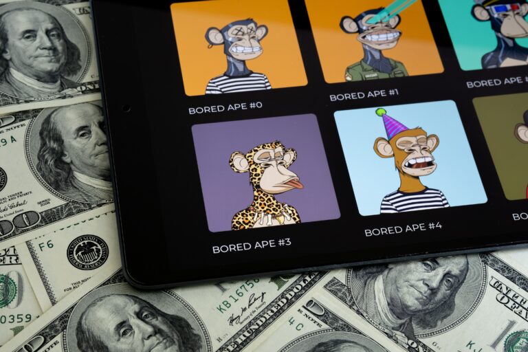 人気NFT「Bored Ape」のYuga Labs、CryptoPunksとMeebitsを買収