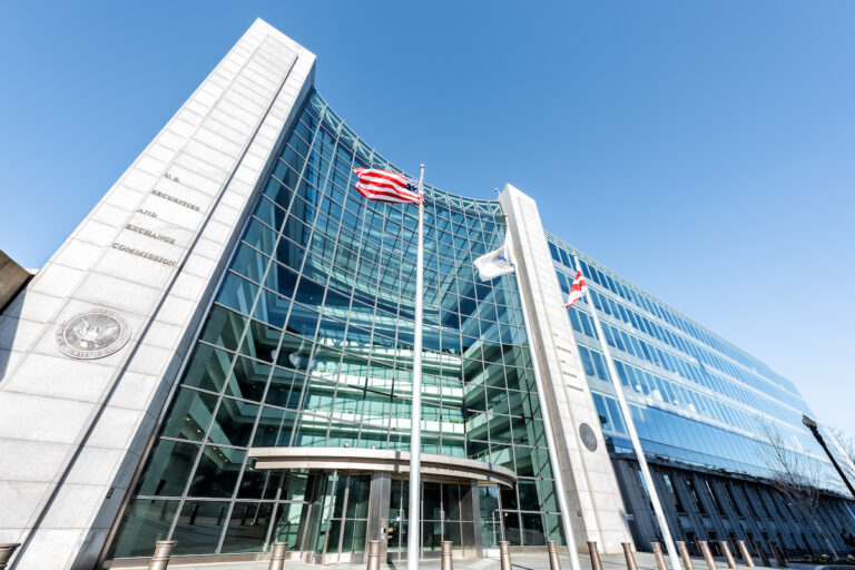 SEC、ビットコインETFの審査延期──ウィズダムツリーとワンリバーの申請で