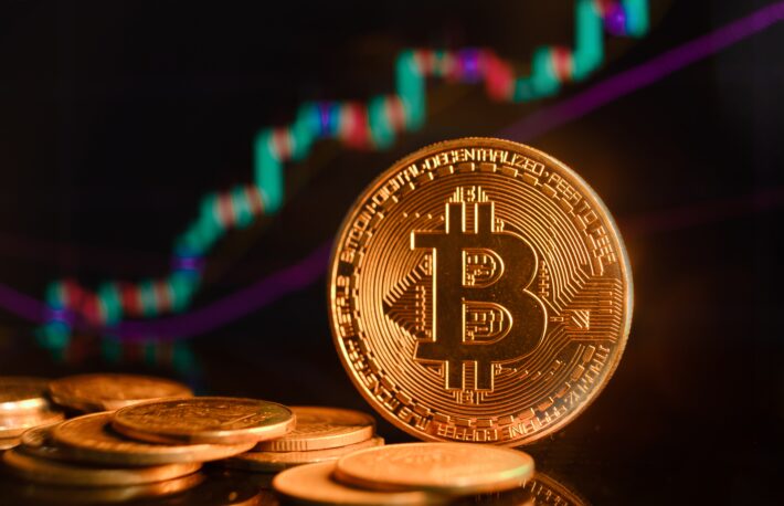 ビットコインはリスク資産?【GWに考える暗号資産の基本】