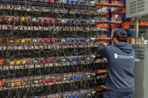 保有ビットコインの約半分を売却──戦略変更を強いられるBTCマイニング会社