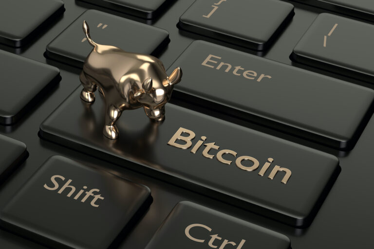 XRP11%急騰、ビットコインは強気の年明け