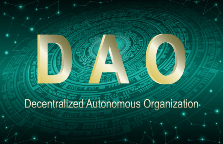 DAO(分散型自律組織)の特徴と仕組みは? メリットと代表的な種類について