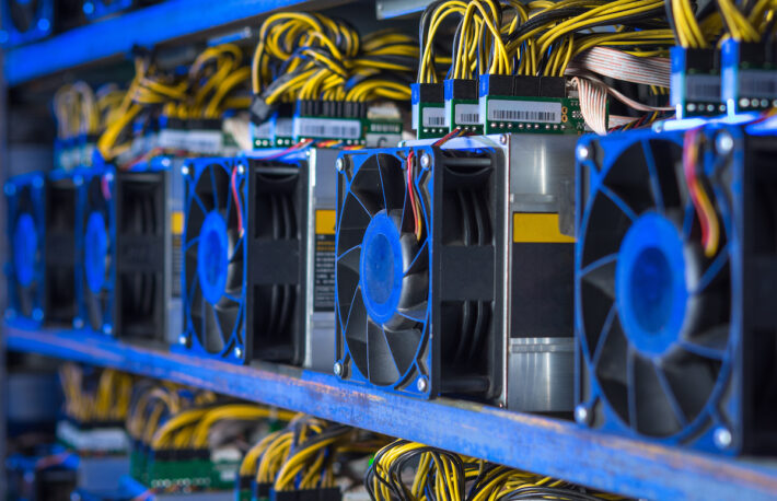 BTCマイニング機器:多くが使われずに未開封のまま
