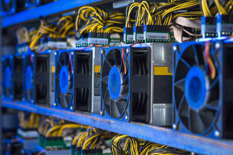 BTCマイニング機器:多くが使われずに未開封のまま