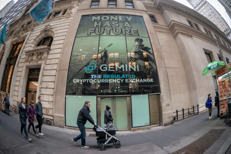ジェミニ、700億円近い純流出
