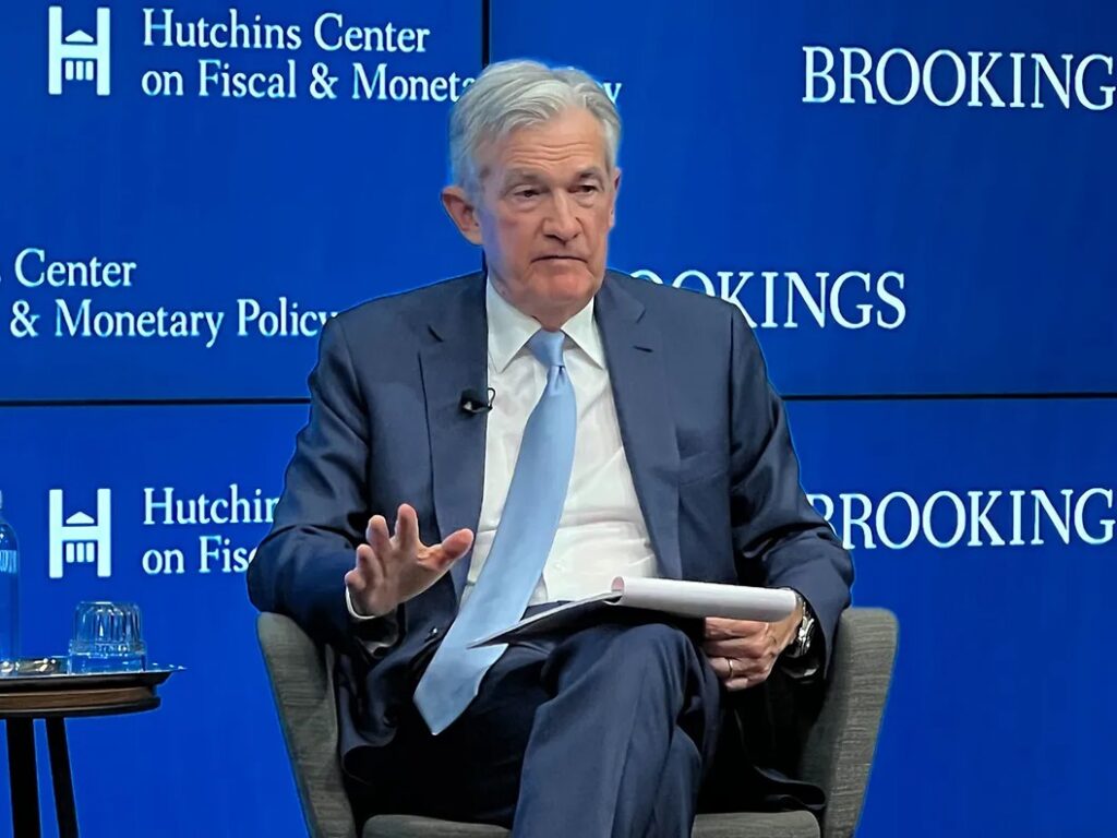 パウエルFRB議長、12月の利上げ減速を示唆──ビットコイン上昇