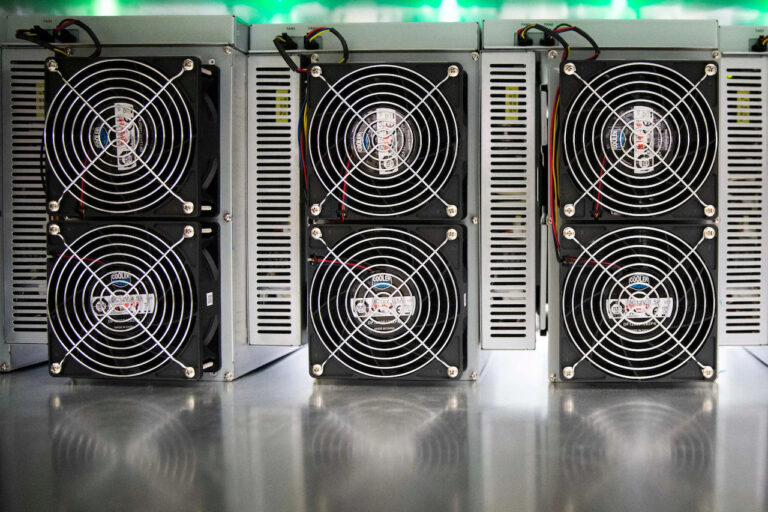 インテル新チップ搭載のマイニングマシン、演算能力を引き下げ：ハイブ・ブロックチェーン