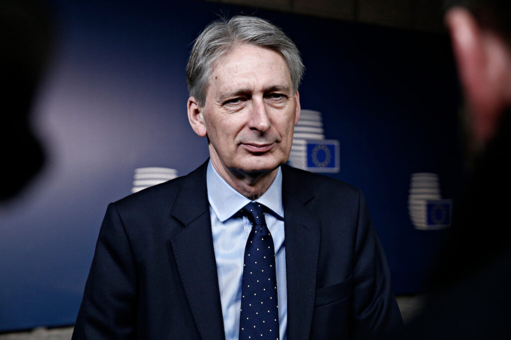 ハモンド元財務相、イギリスが暗号資産政策で遅れを取っていると指摘：報道