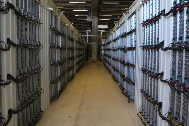 マイニング事業者、2週間で10億ドル以上のビットコインを取引所に送付