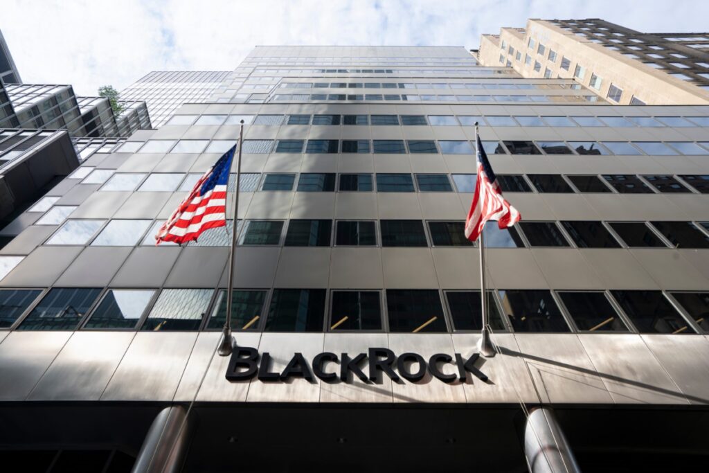 ビットコインは「金融システムに革命を起こす」ブラックロックのラリー・フィンクCEO