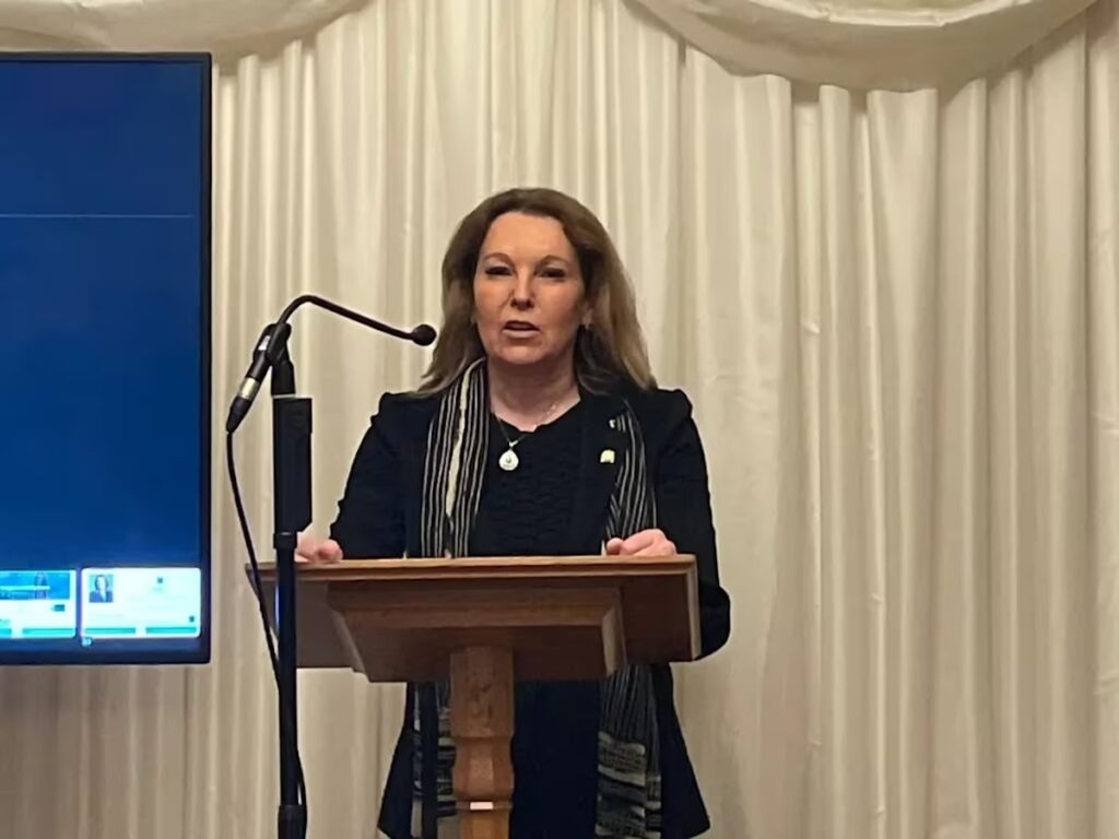 イギリス国会議員、政府にブロックチェーンへのさらなる取り組みを求める
