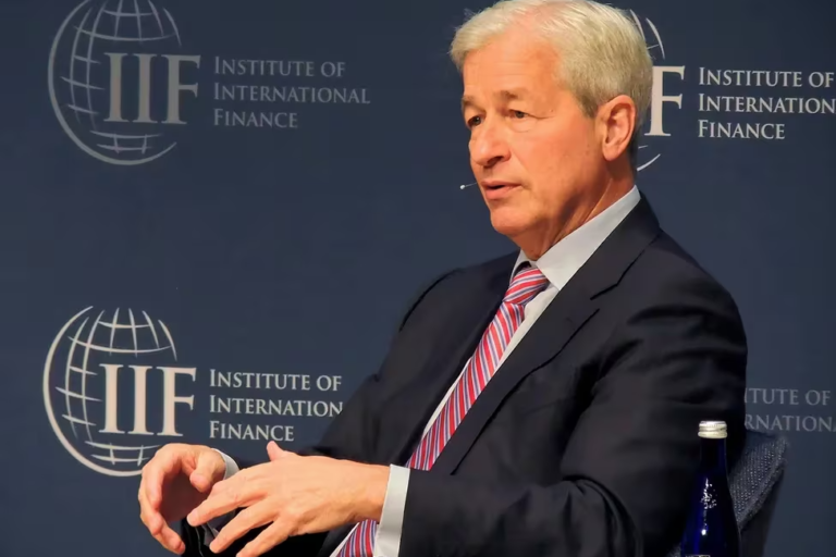 JPモルガンCEO、ビットコインを再び批判──「石のペット」に例える