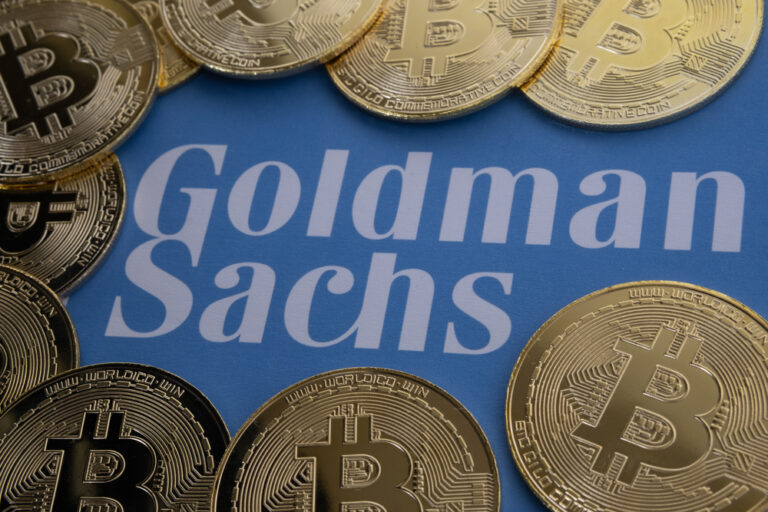 ゴールドマン・サックス、ブラックロックとグレイスケールのビットコインETFに参加する可能性:情報筋