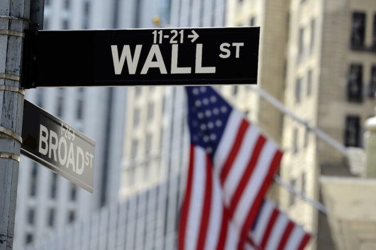 ETF承認の熱狂は、ビットコインにはウォール街が必要なことを示した