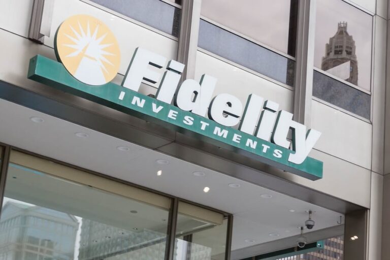 フィデリティのビットコインETF資金流入額、全ETFトップ5入り──ブラックロックに続く2銘柄目