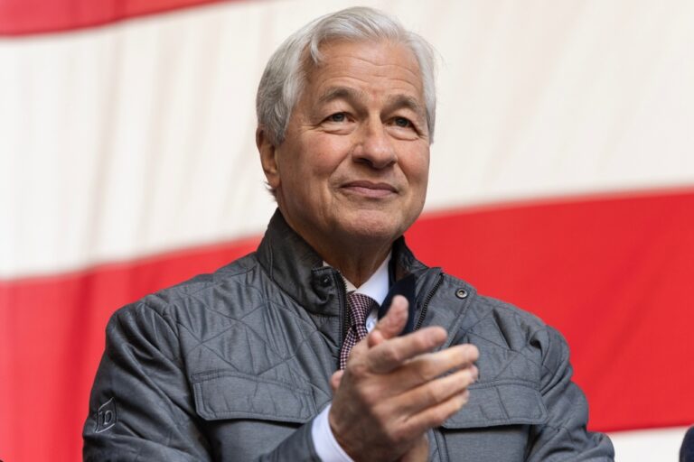 ビットコイン否定派のJPモルガンCEO、「購入する権利は守る」