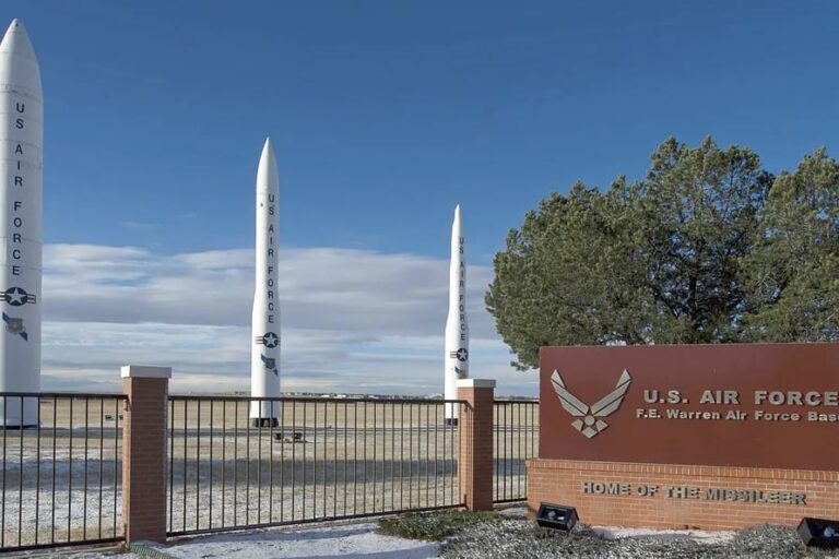 米ホワイトハウス、核ミサイル基地近くの中国関連マイニング施設に閉鎖命令