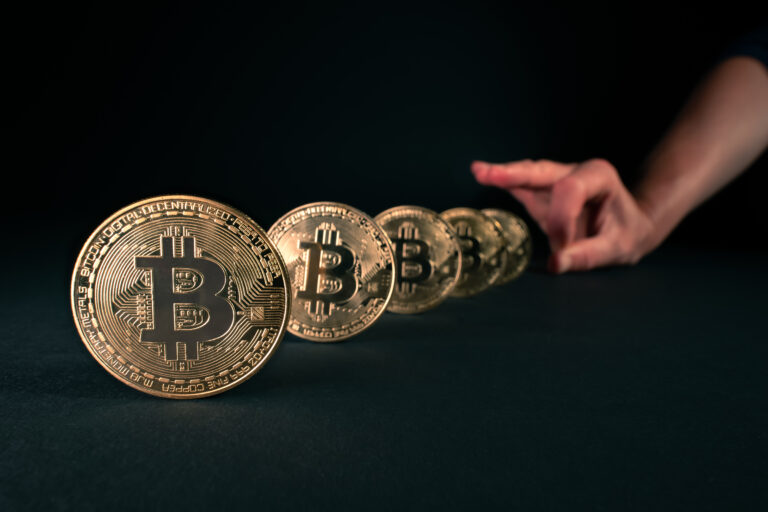 米政府が400万ドル相当のビットコインをコインベースに移動──アーカムのデータで判明