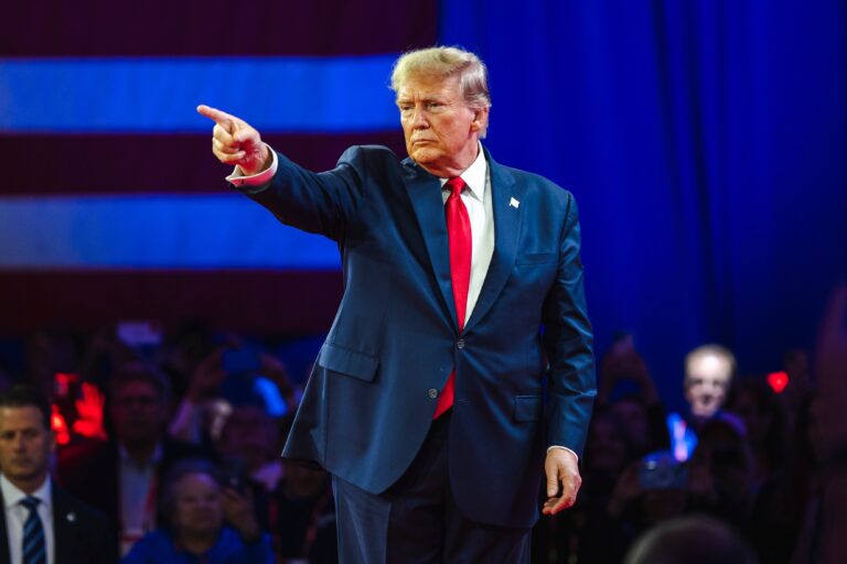トランプ政権ならば強いドル堅持:トランプ氏の経済顧問
