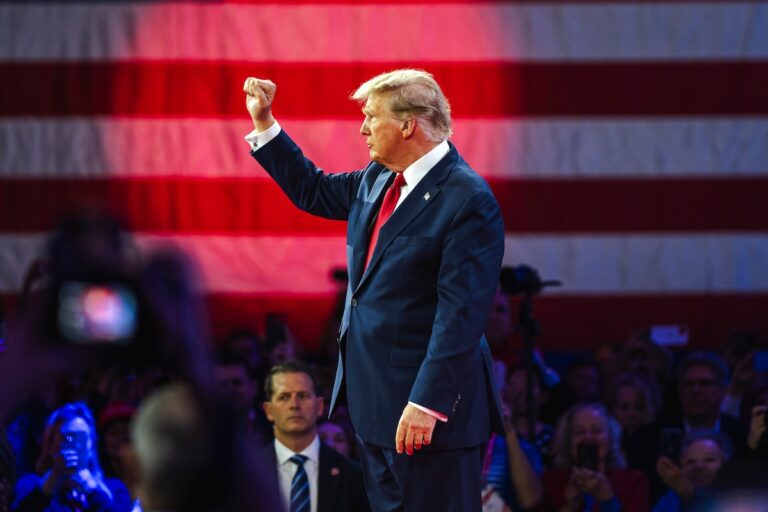 トランプ氏の当選確率、銃撃事件の後に予測市場で過去最高まで上昇