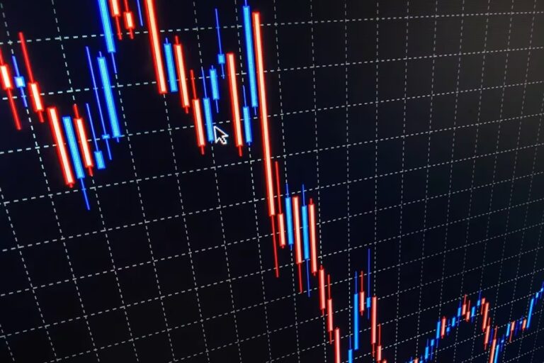 ビットコインは6万3000ドルを割る──セーフパルのSFPはポイント制度導入で8%上昇