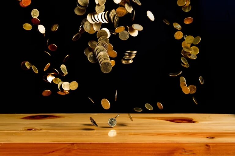 ビットコインが9万2000ドル付近まで暴落し、暗号資産先物で10億ドル以上の清算が発生