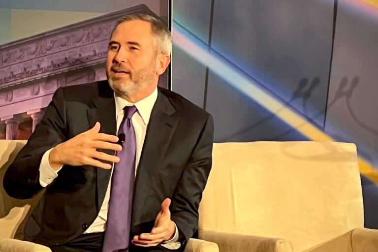 XRPへの関心が急上昇──リップルCEOがトランプ氏と会食で