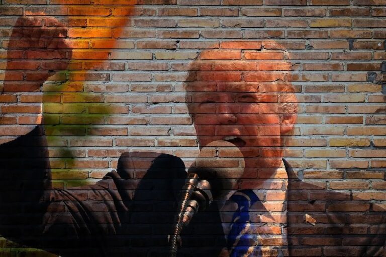 トランプ大統領関連の暗号資産プラットフォームが約52億円のETH送金で、ステーキングETFへの期待に拍車