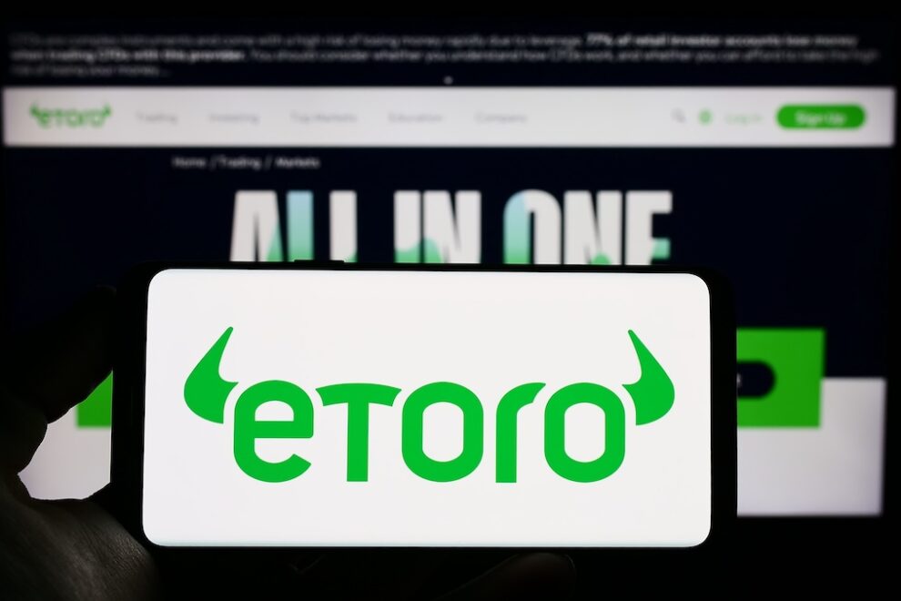 eToro、DOGE、XRP、SHIBを含む12の暗号資産を米プラットフォームに追加