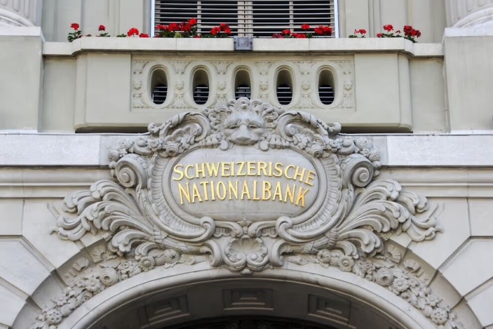 スイス中銀が金利引き下げ、ゼロ金利政策が復活